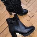 Černé lodičky vel. 37 a středně vysoké boty vel. 38