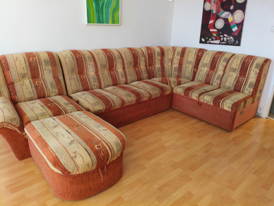 Rozkládací gauč s úložným prostorem