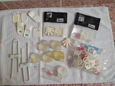 ZARÁŽKY DO DVEŘÍ, ŠPUNTY DO ZÁSUVEK...