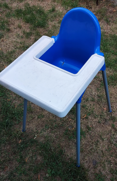Dětská židlička. v pěkném stavu, stabilní, rozkládací