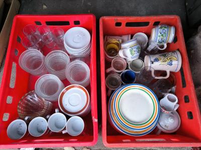 Různé nádobí - misky, hrnky, talíře, skleničky