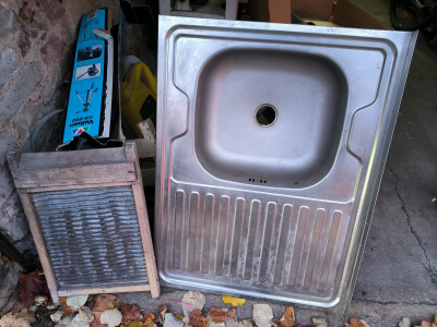 Kuchyňský dřez a valcha