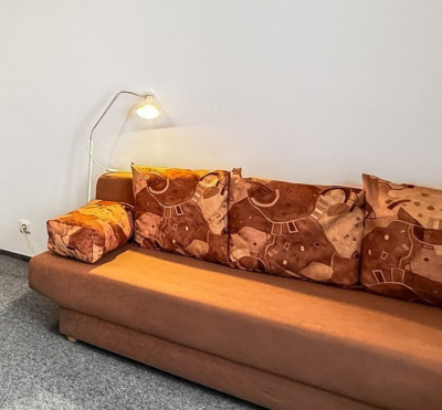 rozkládací pohovka s úložným prostorem