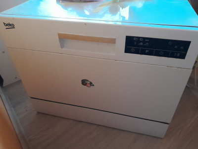 Myčka nádobí Beko - rozbitá