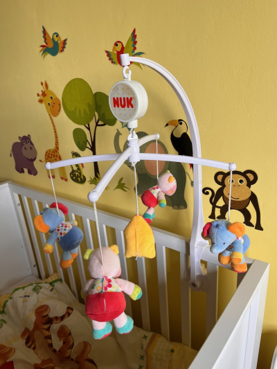 Kolotoč nad postýlku