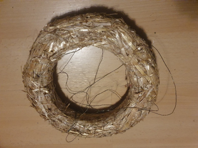 Korpus na adventní věnec