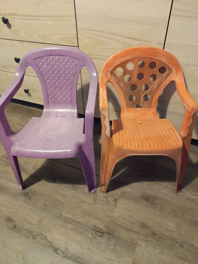 Dvě dětské plastové židle