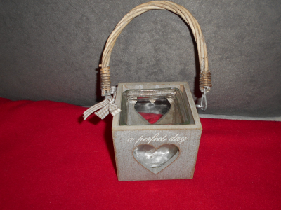 Svícen s krabičkou