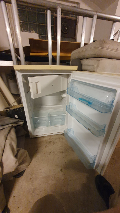 malá lednička s mrazákem funkční