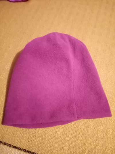 teplá čepička asi 5r