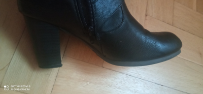 Černé koženkové kozačky vel.39