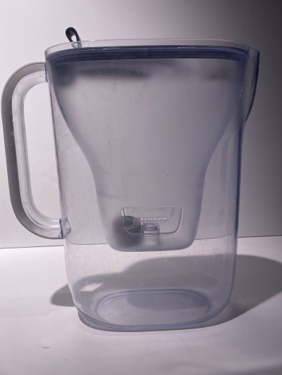 Bílá filtrační konvice Brita