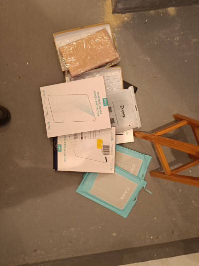 Různé obaly na tablet.