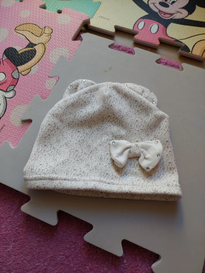 Krásná tepla čepička s kamínky, vel 1-3 roky