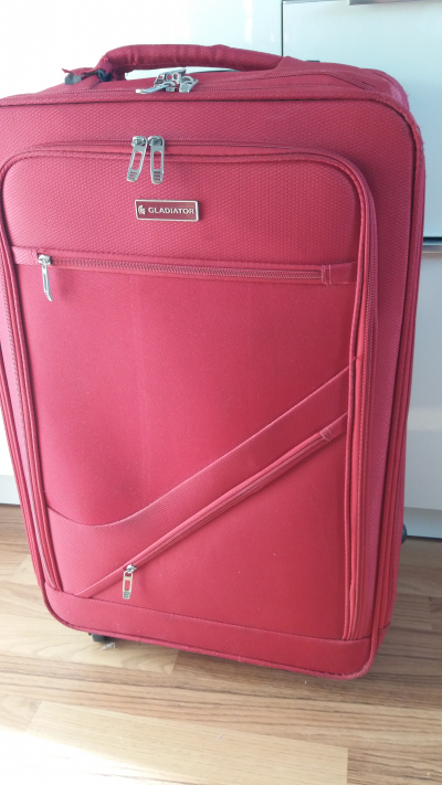 Středně velký starší kufr 68 x 40cm