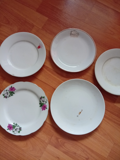 Mix starších talířů