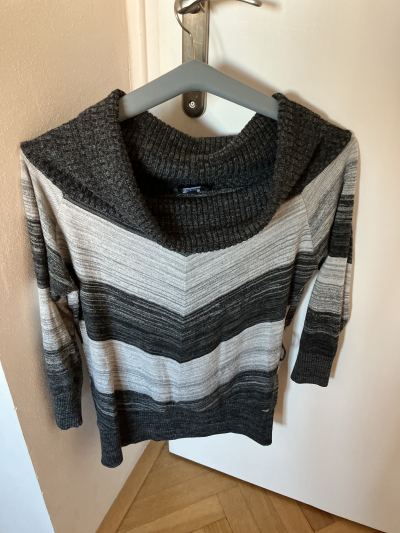 Svetr dámský M proužky černé