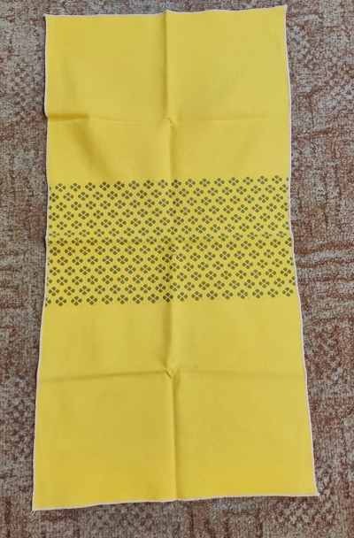 Vyšívaná dečka na stolek