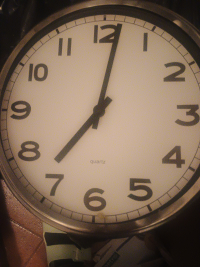 Nastenne hodiny bez skla
