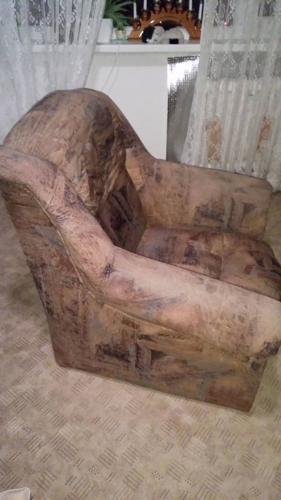 čalouněné křeslo