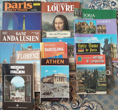 daruji různé starší mapy a turistické průvodce