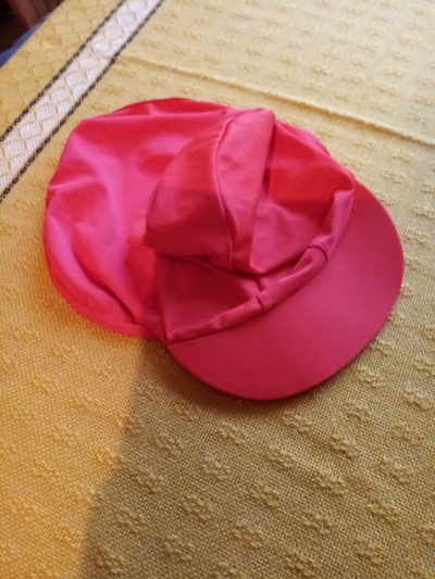 čepice na slunce s krytím krčku asi 4-5 r