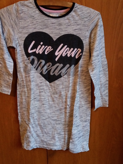 noční košilka kolem 8 let