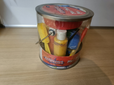 Tempery se štětci apod.