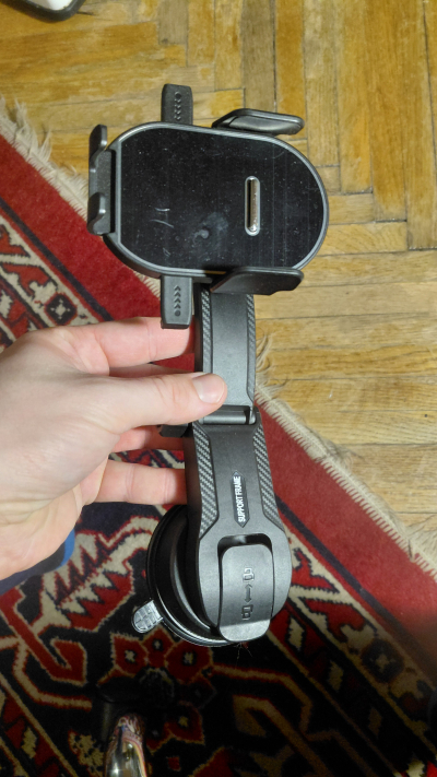 Držak na telefon do auta