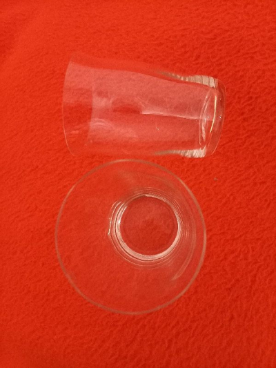 Tenké skleničky s otlukem