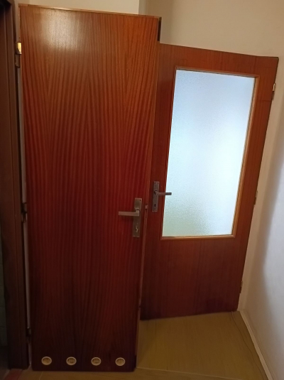 Interiérové dveře - 3x60 plné + 2x80 prosklené