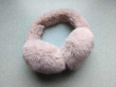 Plyšové klapky na uši