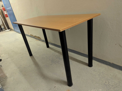 4x stůl na černých nohách