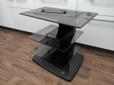 Designový skleněný stolek / stojan pod TV Benalex