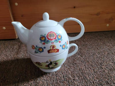 Konvička na čaj se šálkem