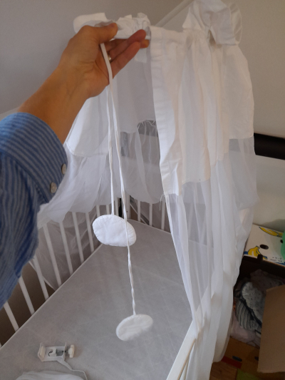 Baldachyn/nebesa nad postylku