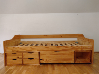 Jednolůžko se zásuvkami MAXIMA.