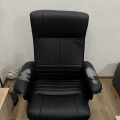 Černé kožené křeslo