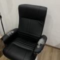 Černé kožené křeslo