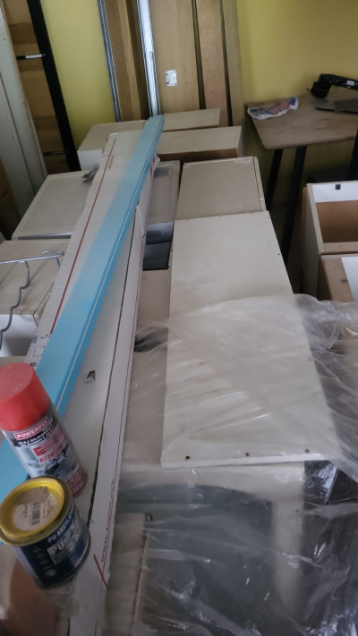 Kuchyn (bez pracovni desky)