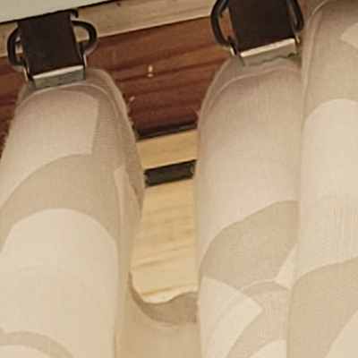 Staré kovové žabky na garnize