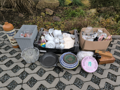 Mix porcelánu, skla, keramiky