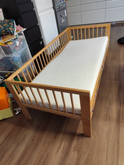 Daruji detskou postel 76x165 masiv buk