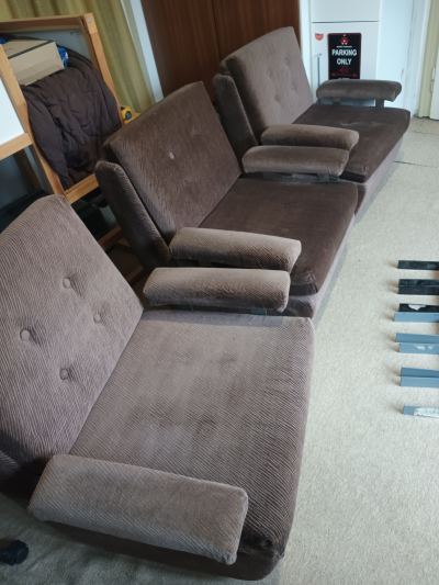 Starší modulová sedačka hnědý samet