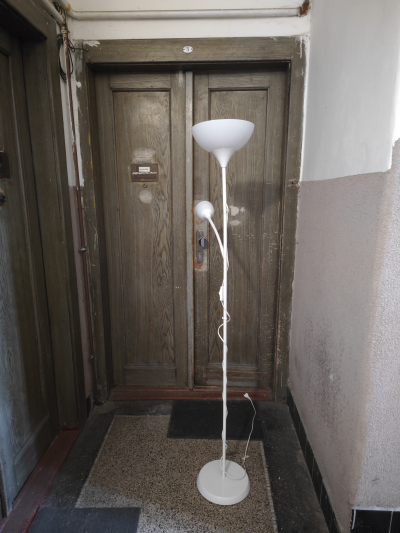 Lampa stojací