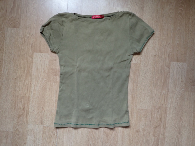 Zelené triko velikost S (38/40)