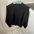 Černý svetr M/L