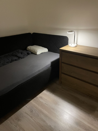 Daruji postel s matrací,