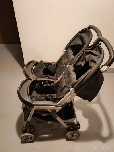 Kočárek pro dvojčata