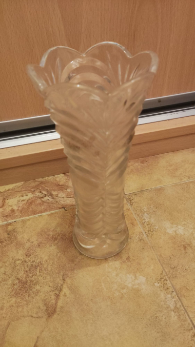 skleněná váza cca 18 cm